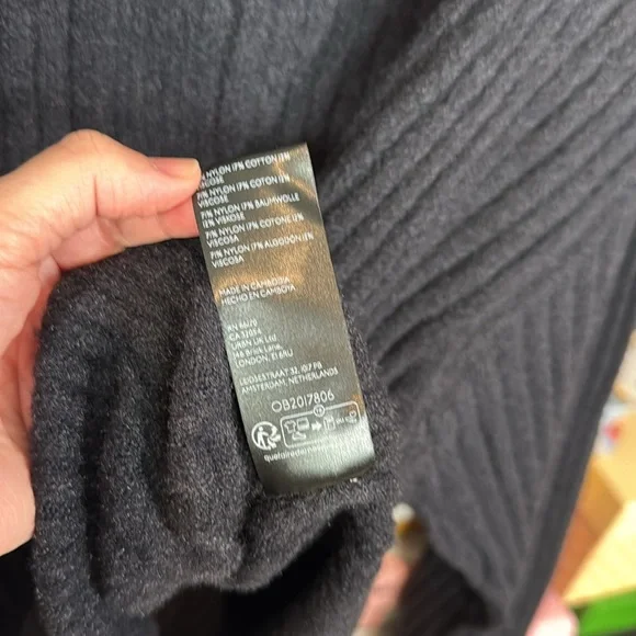 Free People Black Ribbed Cardigan 
Women's Free People Henley Pullover Sweater - Picture 5 of 5